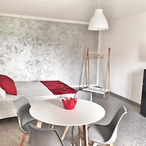 Red Tower Venice - 2 Mins From Vce Airport- Free Wifi בית נופש